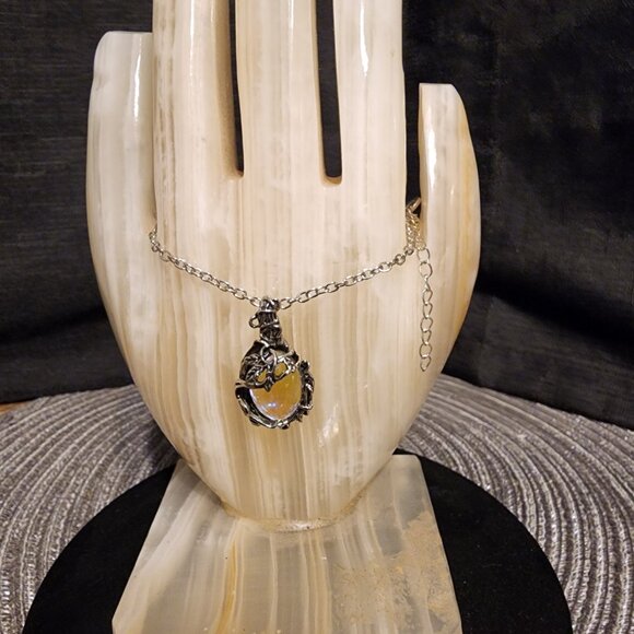 Oval Pendant Necklace - Picture 2 of 4